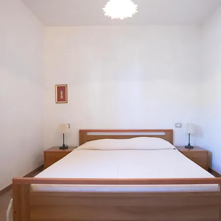 Holiday home Mandorlo E Melograno By Helloelba