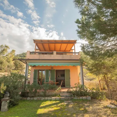 Holiday home Mandorlo E Melograno By Helloelba