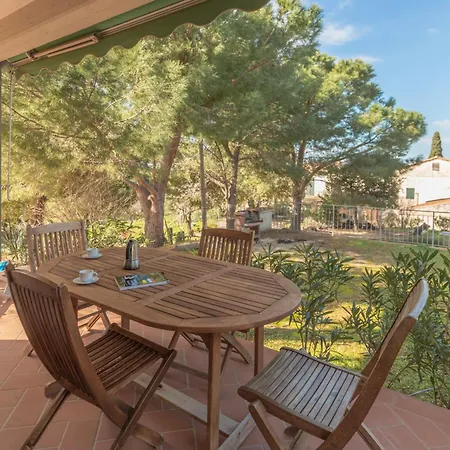 Holiday home Mandorlo E Melograno By Helloelba *