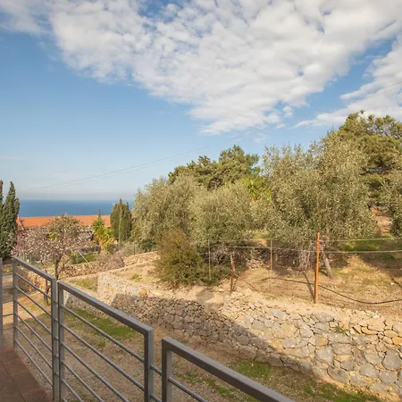 Holiday home Mandorlo E Melograno By Helloelba *
