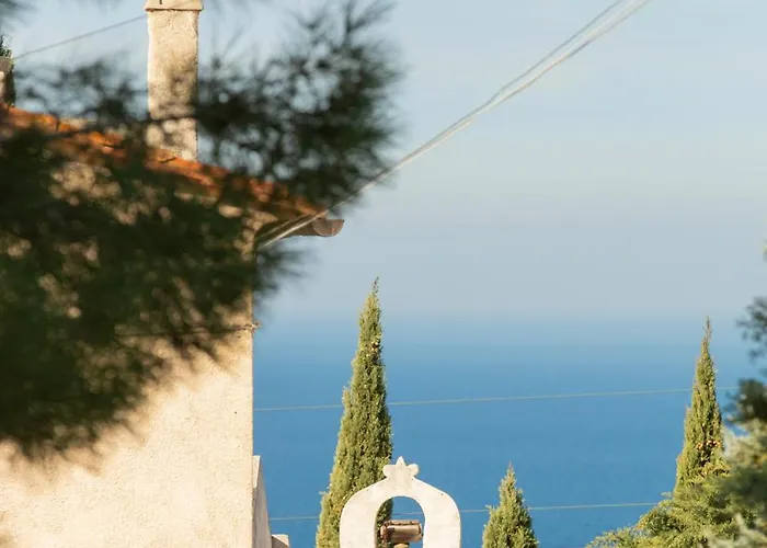 Mandorlo E Melograno - Helloelba La Guardia